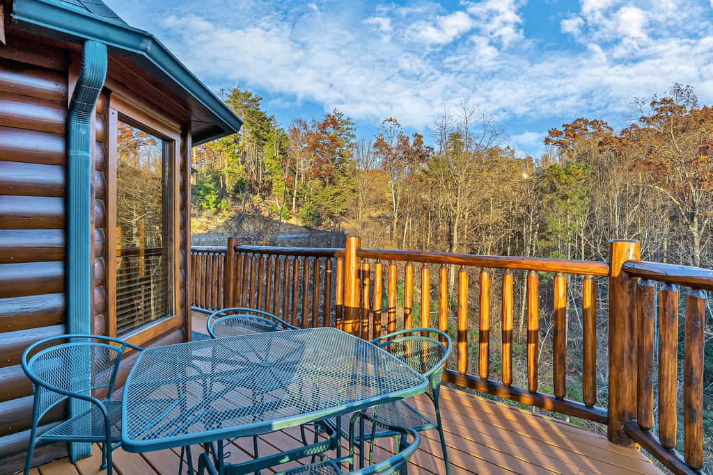 5 Mi to DT Gatlinburg・360 Deck・Games・Pool Access