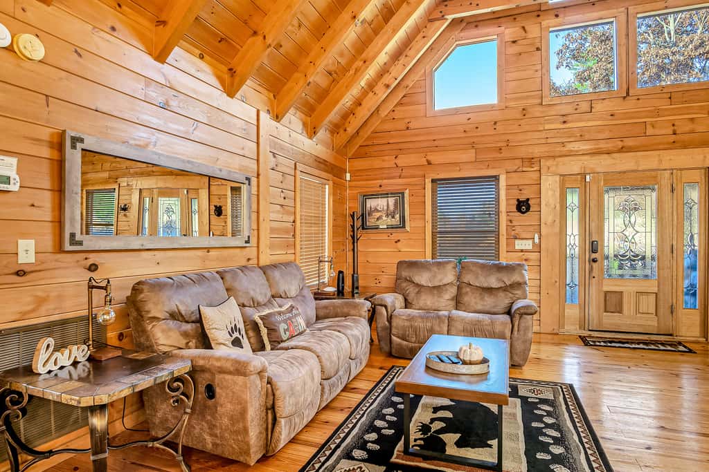 5 Mi to DT Gatlinburg・360 Deck・Games・Pool Access