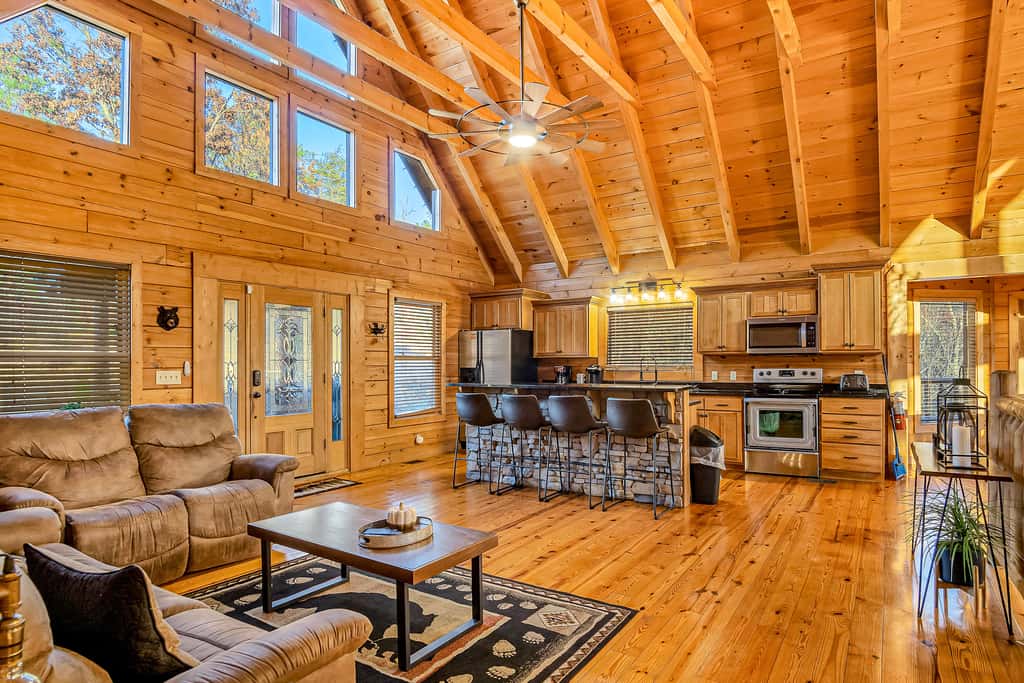 5 Mi to DT Gatlinburg・360 Deck・Games・Pool Access