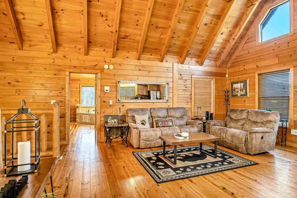 5 Mi to DT Gatlinburg・360 Deck・Games・Pool Access