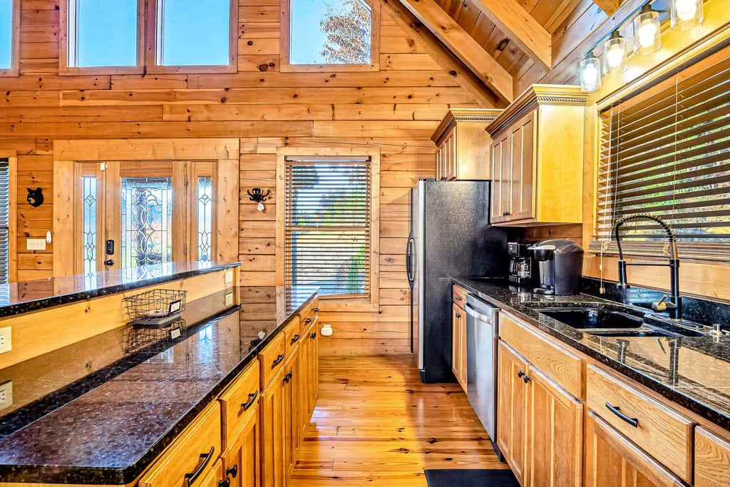 5 Mi to DT Gatlinburg・360 Deck・Games・Pool Access