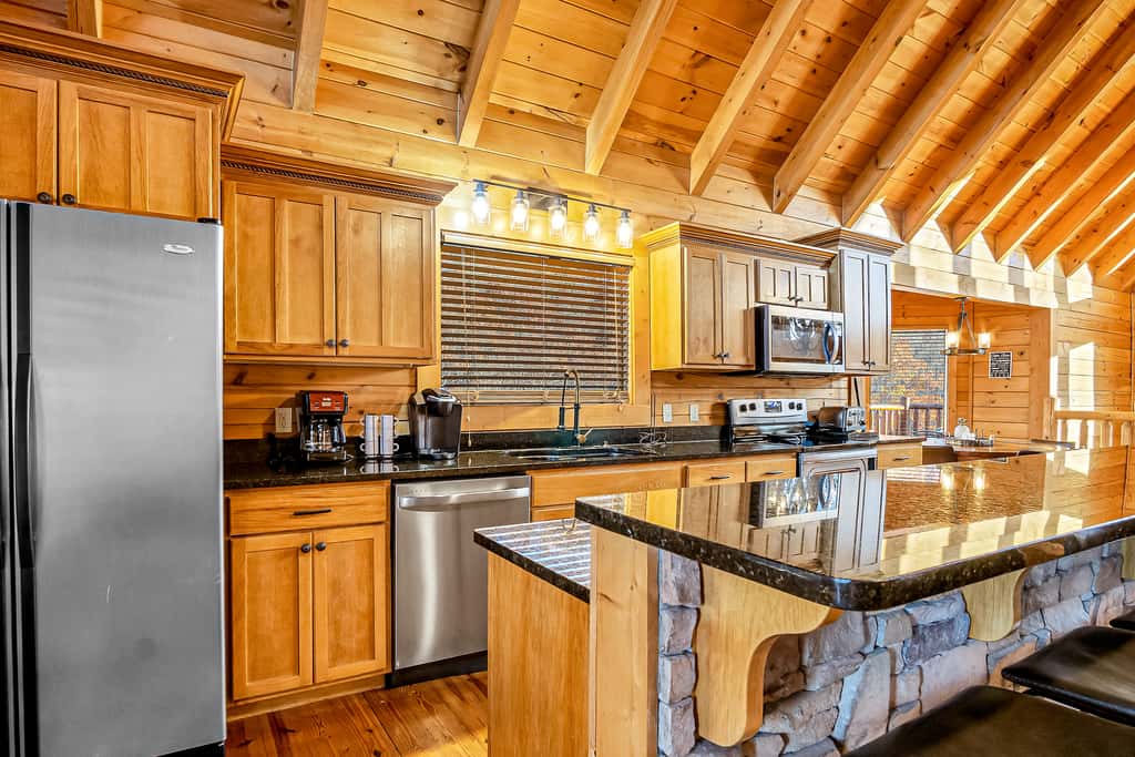5 Mi to DT Gatlinburg・360 Deck・Games・Pool Access