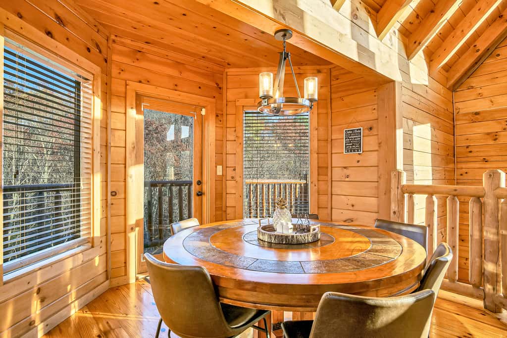 5 Mi to DT Gatlinburg・360 Deck・Games・Pool Access