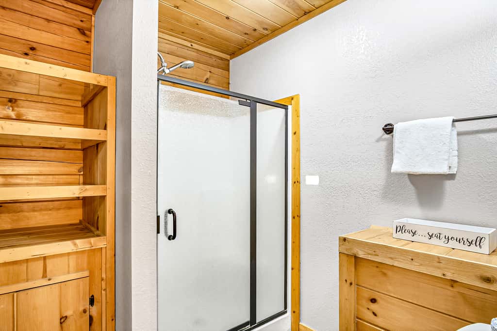 5 Mi to DT Gatlinburg・360 Deck・Games・Pool Access