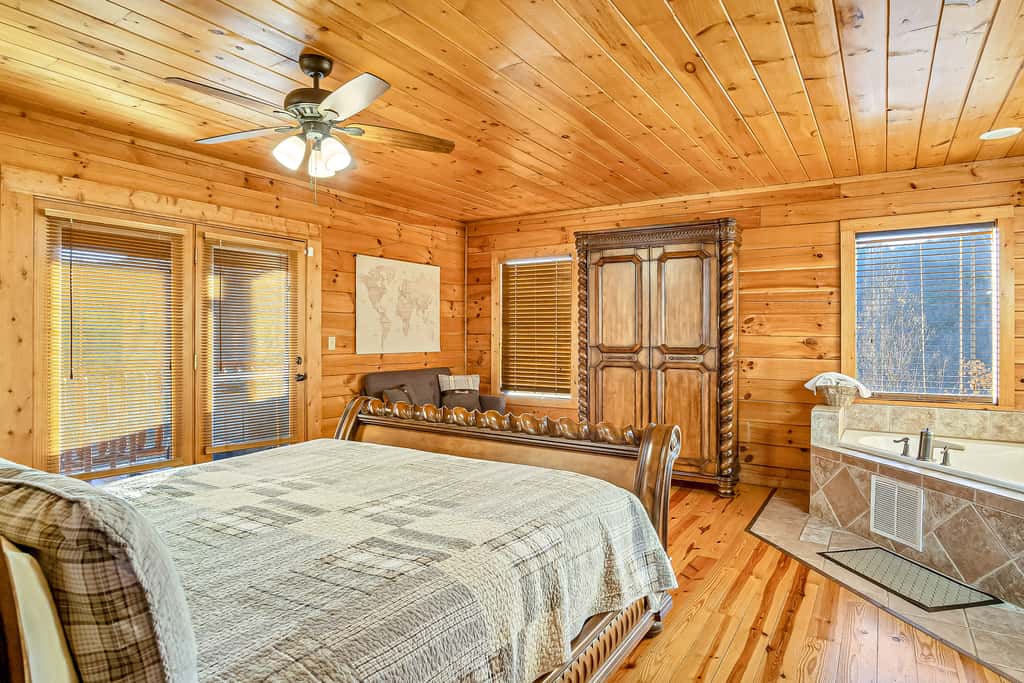 5 Mi to DT Gatlinburg・360 Deck・Games・Pool Access