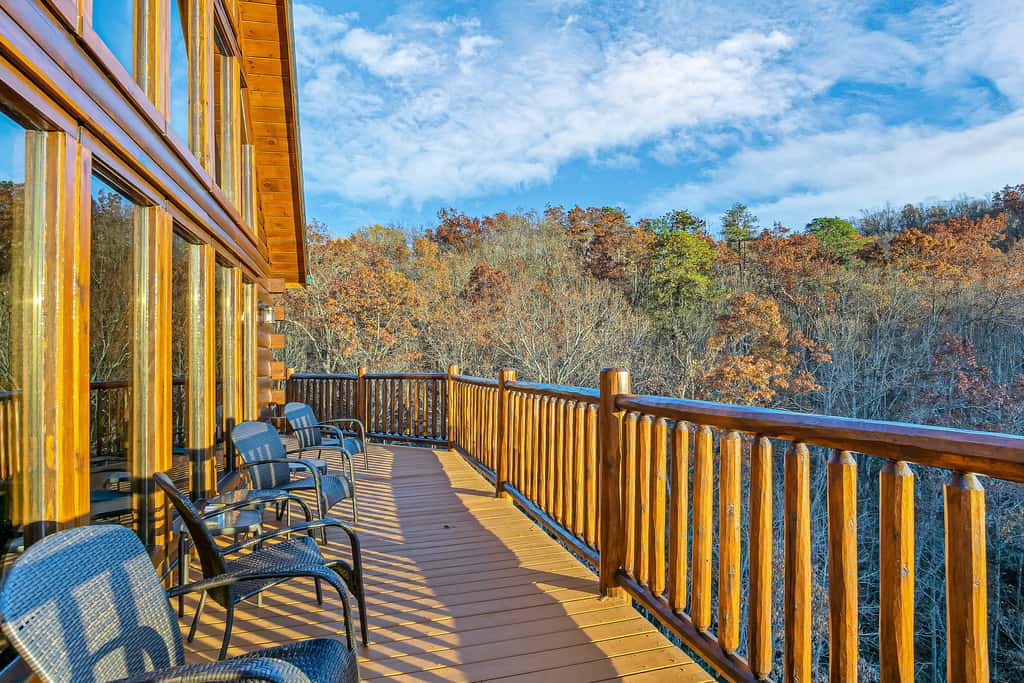 5 Mi to DT Gatlinburg・360 Deck・Games・Pool Access