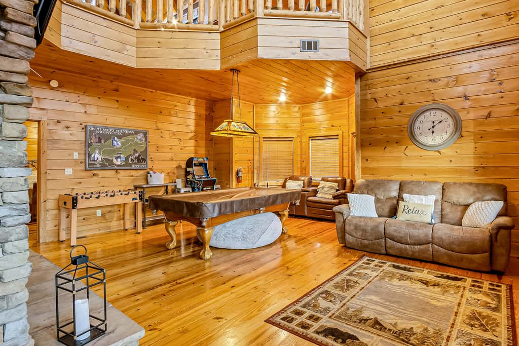5 Mi to DT Gatlinburg・360 Deck・Games・Pool Access