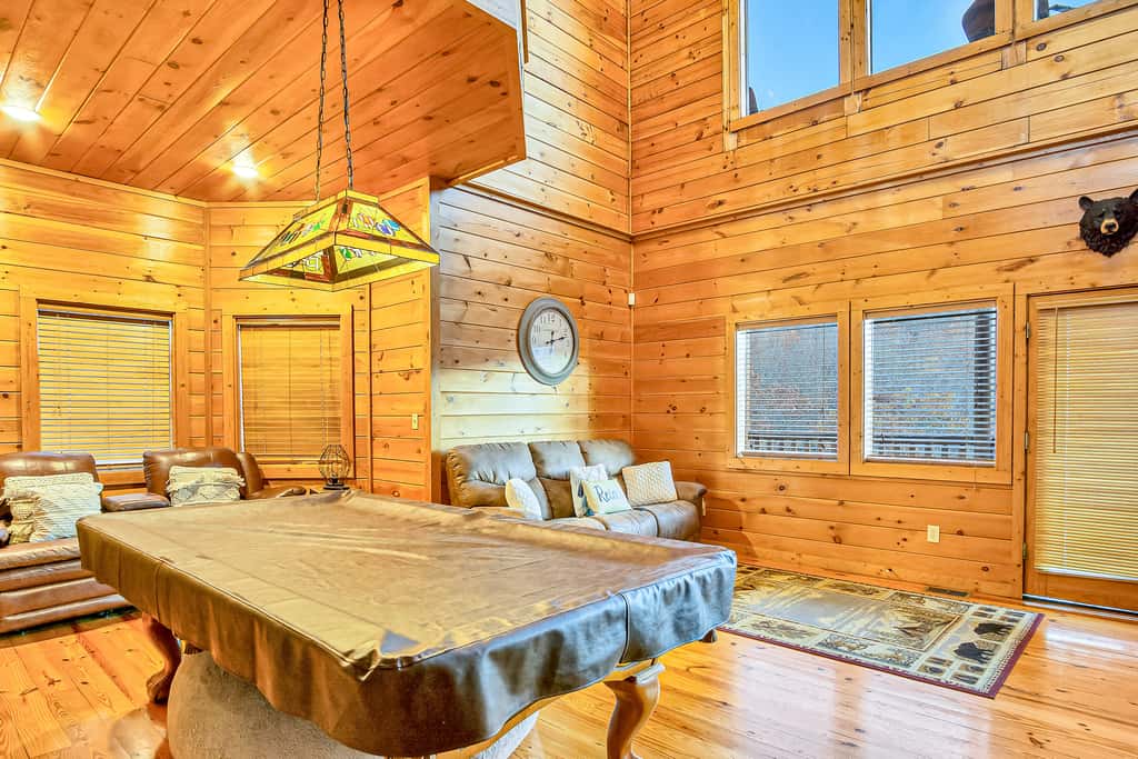 5 Mi to DT Gatlinburg・360 Deck・Games・Pool Access