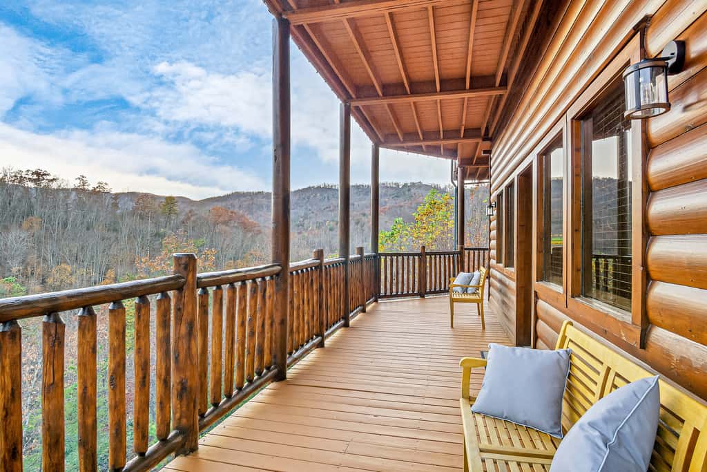5 Mi to DT Gatlinburg・360 Deck・Games・Pool Access