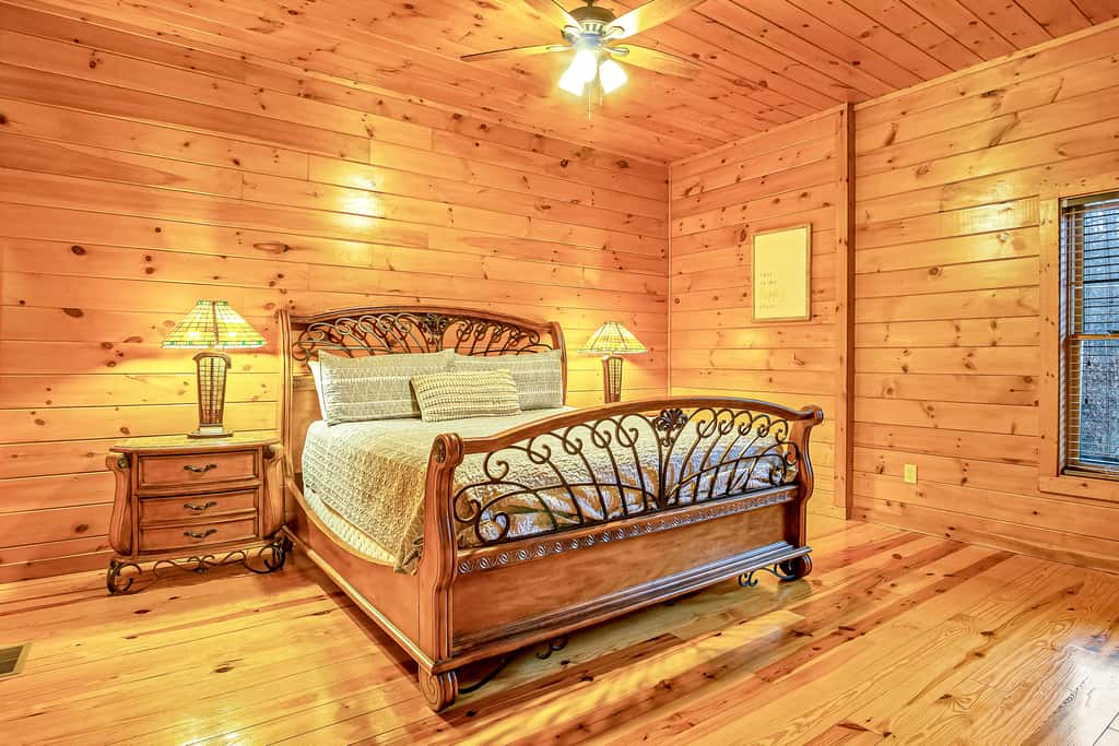 5 Mi to DT Gatlinburg・360 Deck・Games・Pool Access