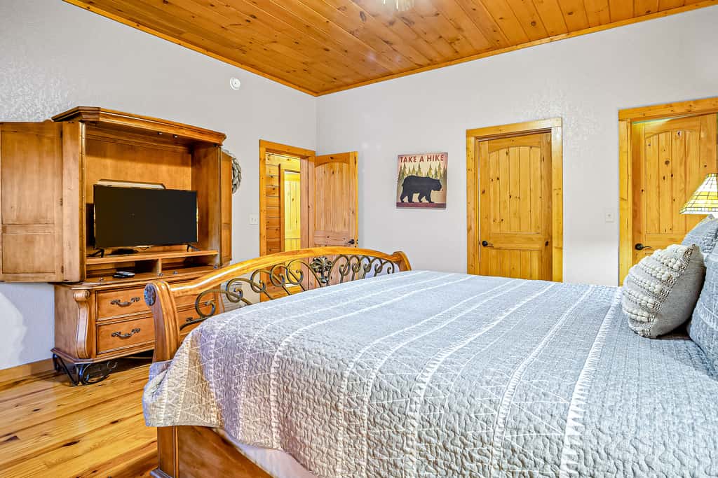 5 Mi to DT Gatlinburg・360 Deck・Games・Pool Access