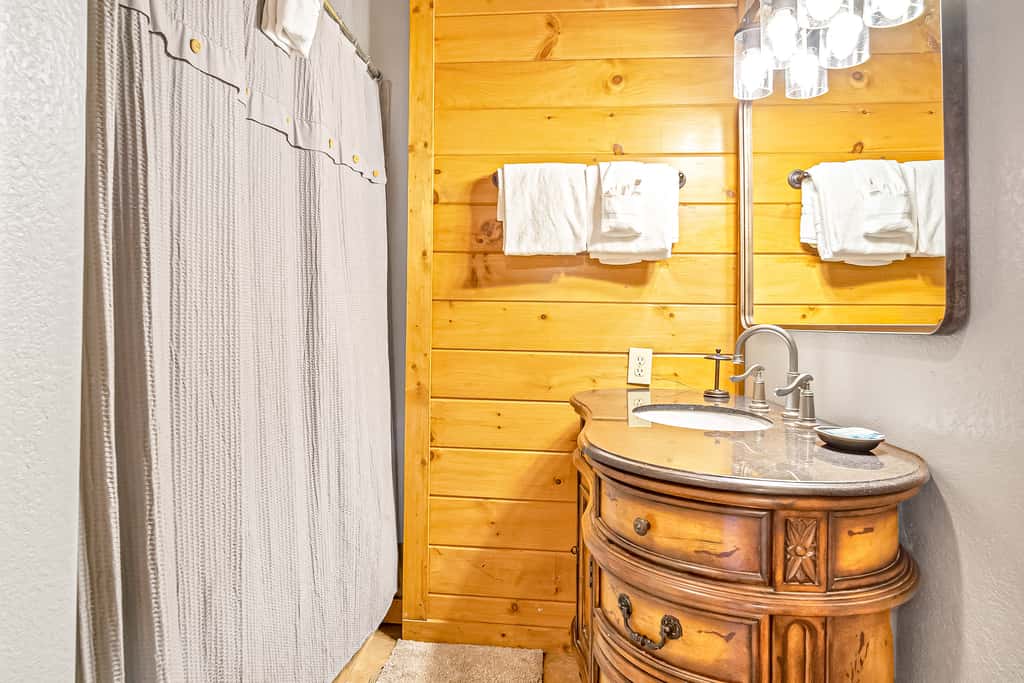 5 Mi to DT Gatlinburg・360 Deck・Games・Pool Access