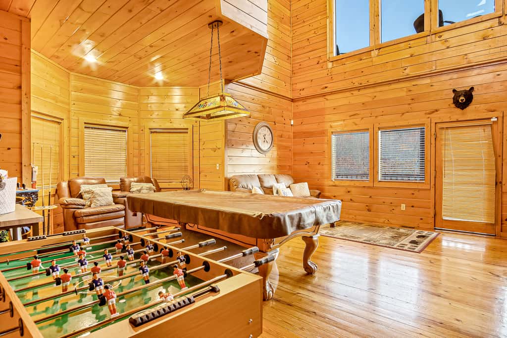 5 Mi to DT Gatlinburg・360 Deck・Games・Pool Access