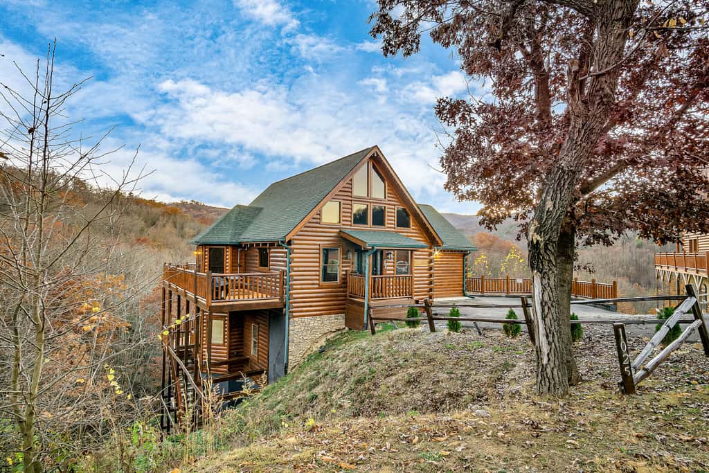 5 Mi to DT Gatlinburg・360 Deck・Games・Pool Access