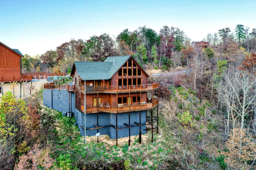 5 Mi to DT Gatlinburg・360 Deck・Games・Pool Access