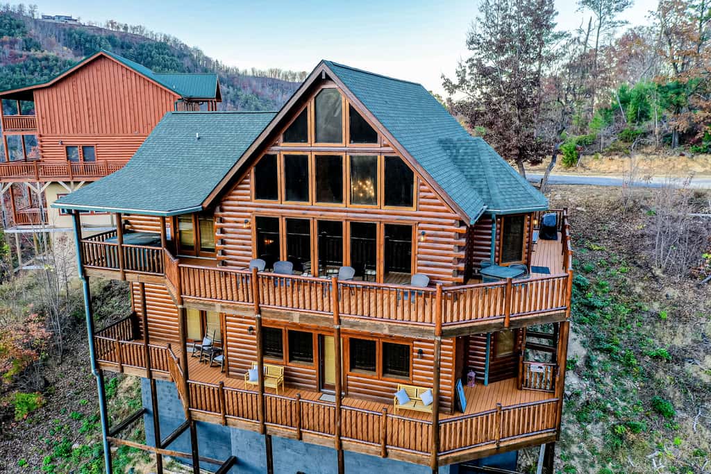 5 Mi to DT Gatlinburg・360 Deck・Games・Pool Access