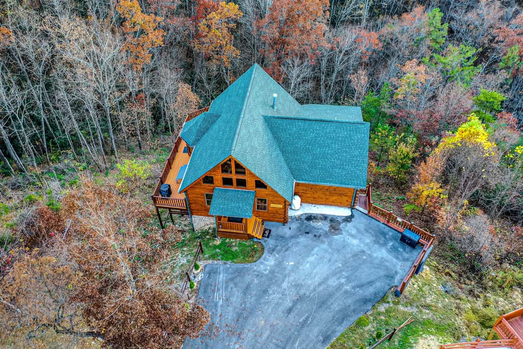 5 Mi to DT Gatlinburg・360 Deck・Games・Pool Access