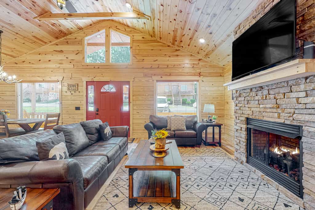 Serene & Spacious Log Cabin・Hot Tub・Screened Porch