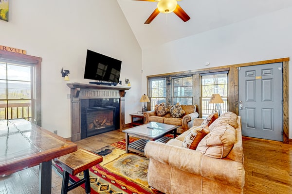 ๐๏ธ ๐ง๐ต๐ฒ ๐๐ถ๐น๐น๐๐ผ๐ฝ ๐๐ต๐ฎ๐น๐ฒ๐
Escape to this spacious 5-bedroom, 3-story Gatlinburg cabin with mountain views, a private hot tub, game room, and space for up to 12 guests. Enjoy the wraparound porch, cozy fireplace, outdoor grill, fire pit, and access to seasonal community pools and tennis courts. Located in Chalet Village, you're just a short drive from downtown Gatlinburg, Great Smoky Mountains National Park, and area attractionsโperfect for family vacations and group getaways.
