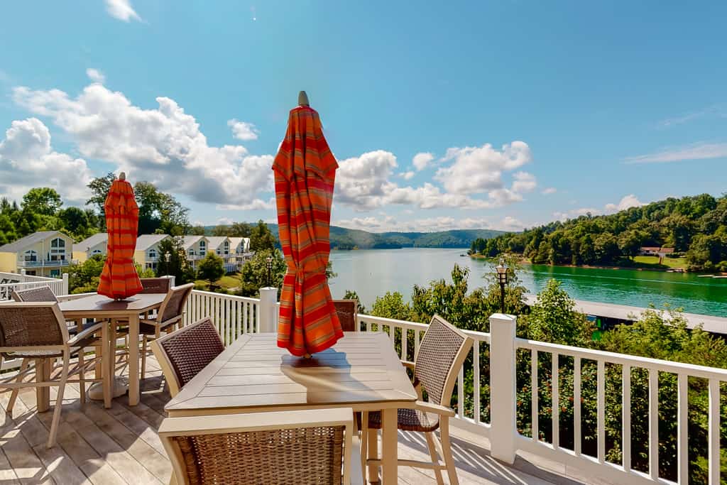 Spacious 4-bedroom vacation home in LaFollette, TN, overlooking Norris Lake and accommodating up to 12 guests. Enjoy a shared pool, baby pool, community dock, boat slip, full kitchen, wet bar, outdoor dining, and easy access to boating, fishing, kayaking, and East Tennessee attractions.