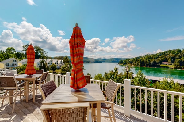 Spacious 4-bedroom vacation home in LaFollette, TN, overlooking Norris Lake and accommodating up to 12 guests. Enjoy a shared pool, baby pool, community dock, boat slip, full kitchen, wet bar, outdoor dining, and easy access to boating, fishing, kayaking, and East Tennessee attractions.