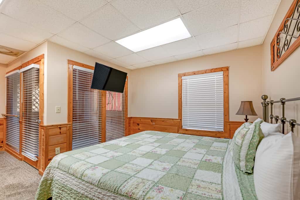 0.7 Mi to DT Pigeon Forge・Couples Escape・Pool Use