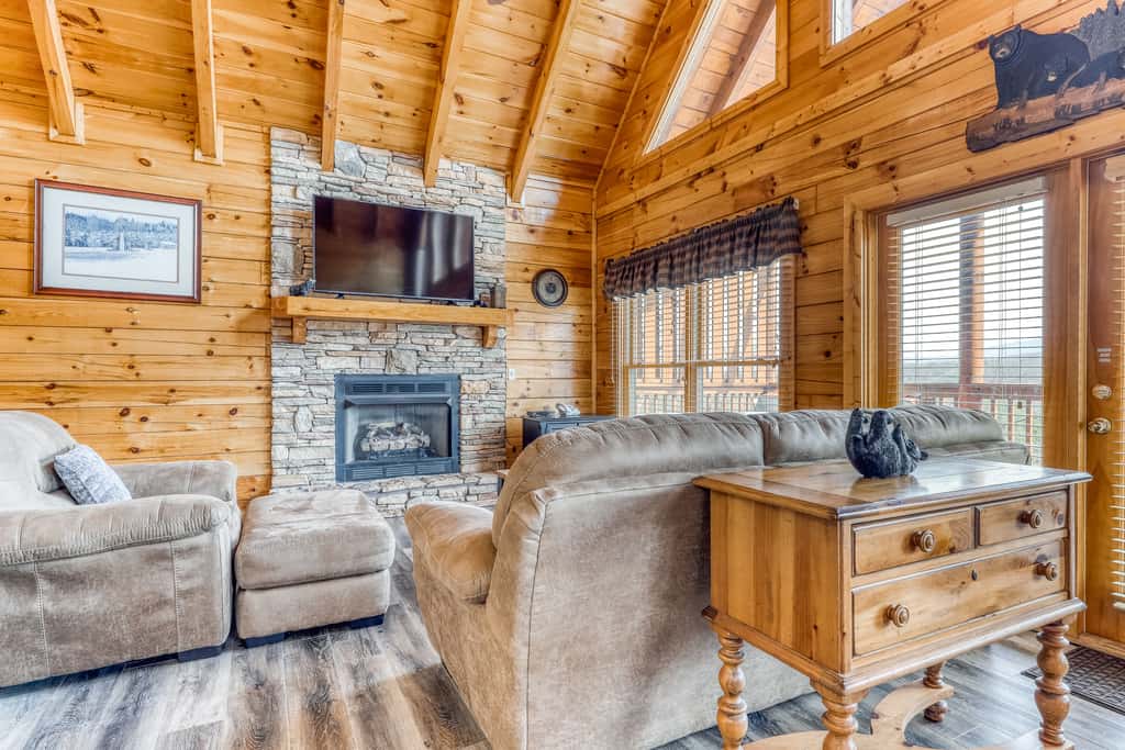Dog Friendly Cabin, Sleeps 4, Gorgeous View, Hot Tub