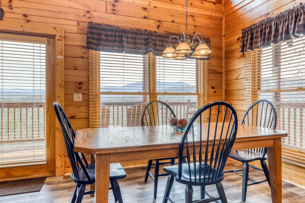 Dog Friendly Cabin, Sleeps 4, Gorgeous View, Hot Tub
