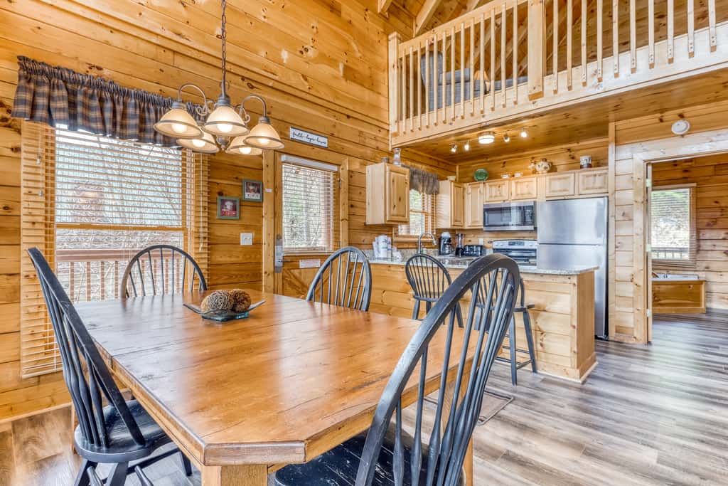 Dog Friendly Cabin, Sleeps 4, Gorgeous View, Hot Tub