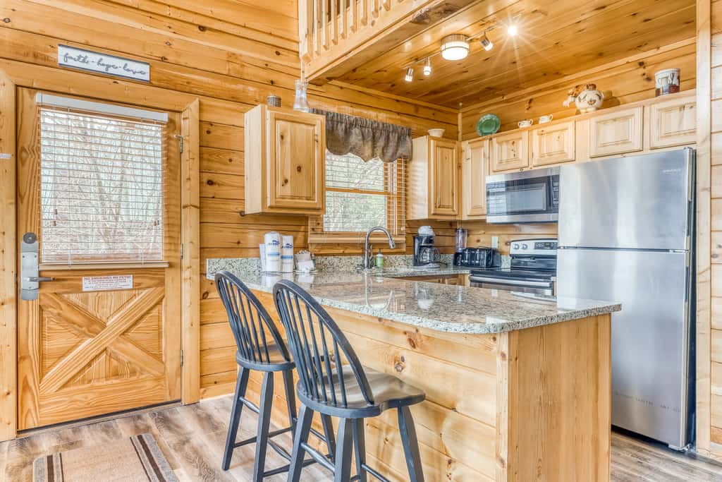 Dog Friendly Cabin, Sleeps 4, Gorgeous View, Hot Tub