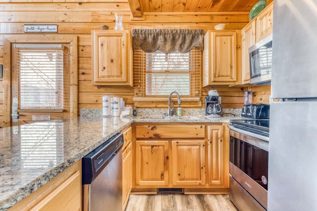 Dog Friendly Cabin, Sleeps 4, Gorgeous View, Hot Tub