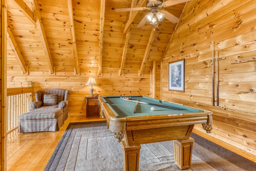 Dog Friendly Cabin, Sleeps 4, Gorgeous View, Hot Tub