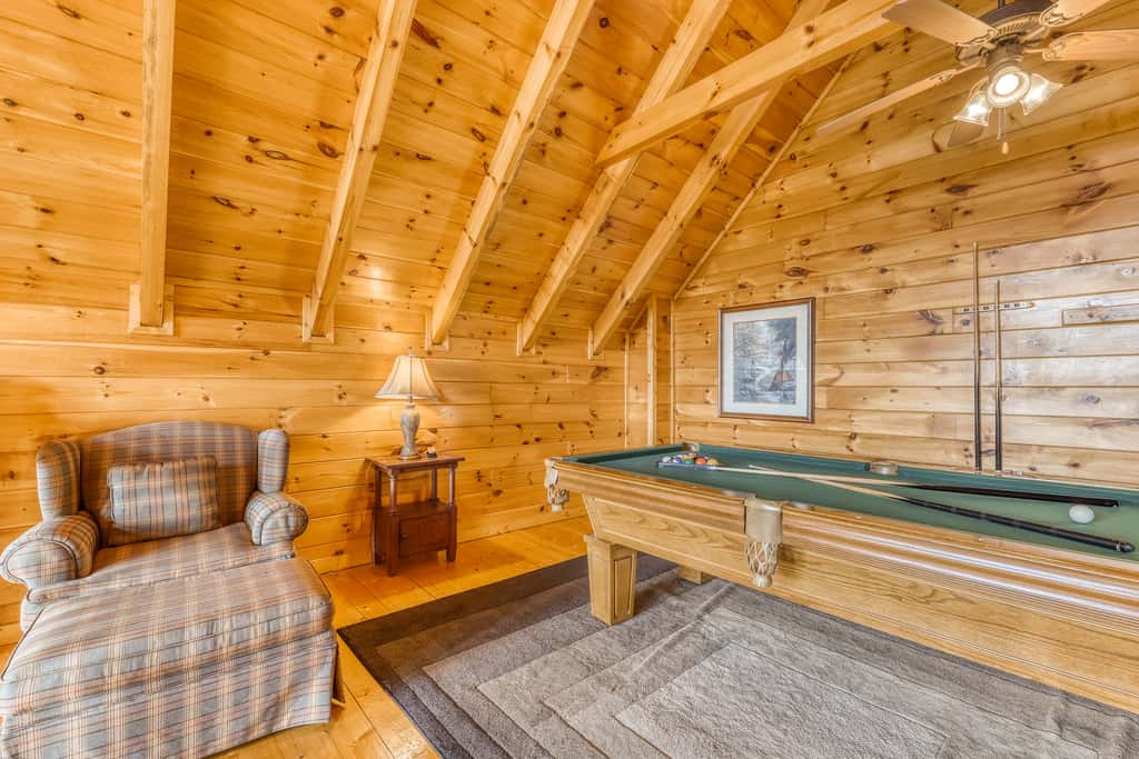 Dog Friendly Cabin, Sleeps 4, Gorgeous View, Hot Tub