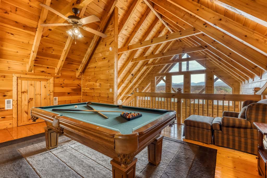 Dog Friendly Cabin, Sleeps 4, Gorgeous View, Hot Tub