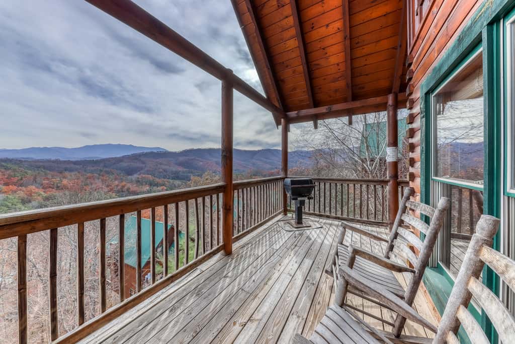 Dog Friendly Cabin, Sleeps 4, Gorgeous View, Hot Tub