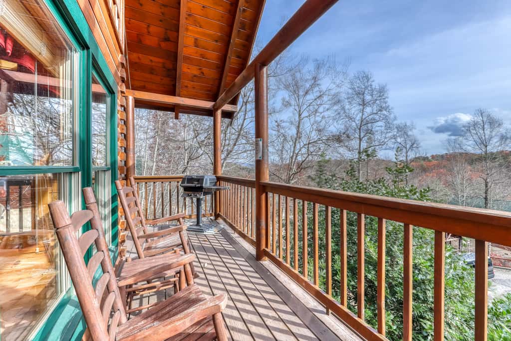 Luxe Cabin, Sleeps 4, Mtn views, Hot Tub, Shared Pool
