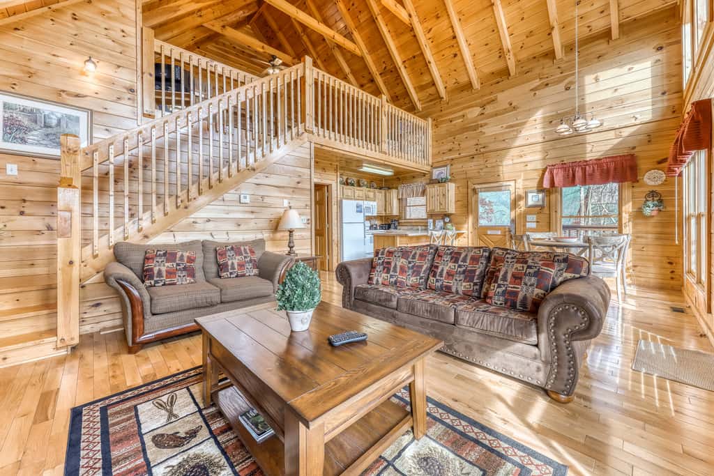 Luxe Cabin, Sleeps 4, Mtn views, Hot Tub, Shared Pool