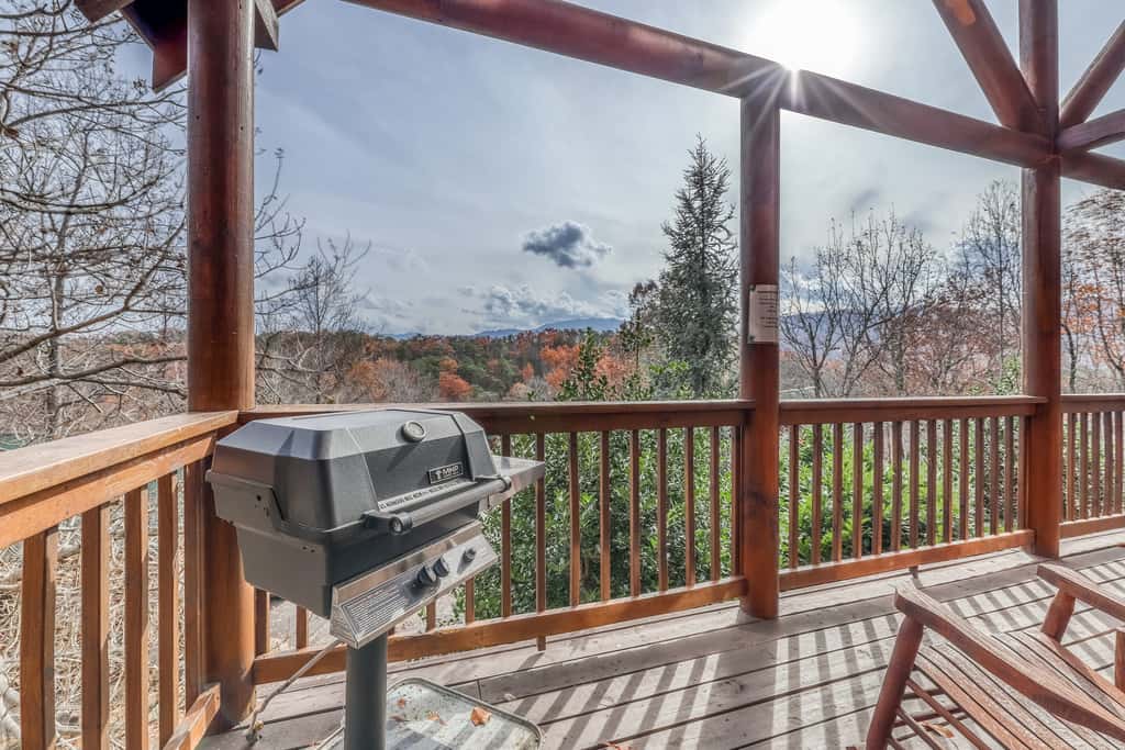 Luxe Cabin, Sleeps 4, Mtn views, Hot Tub, Shared Pool