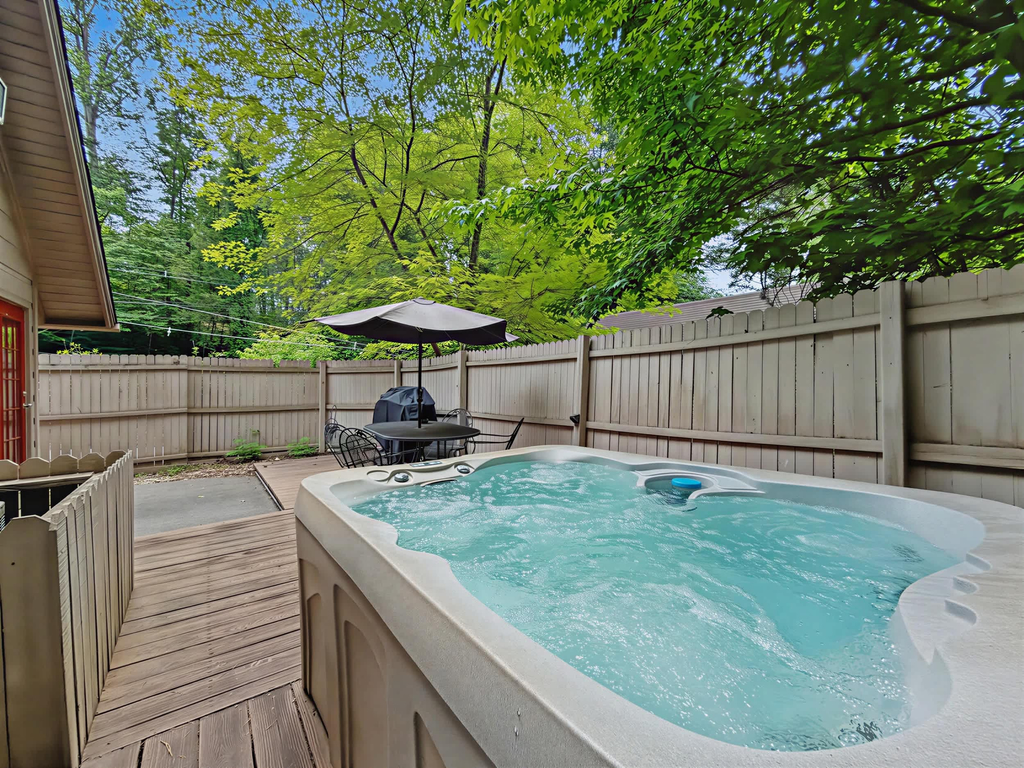 Near Dollywood Cabin Escape・Deck・Private Hot Tub