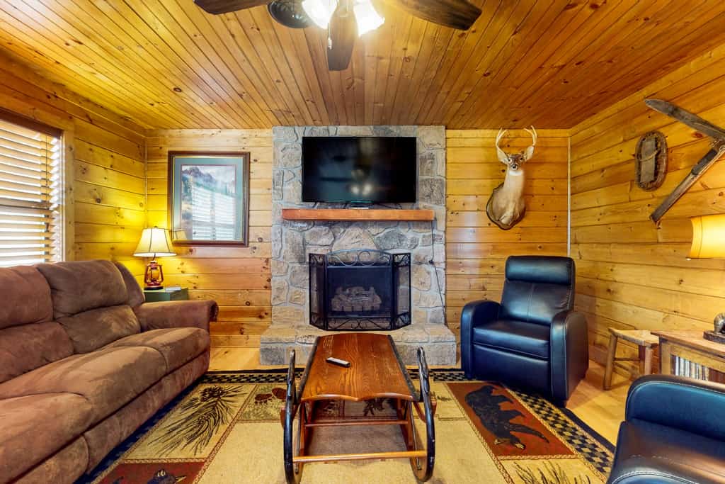Cozy Wooded Cabin・Game Room・Hot Tub・Large Deck