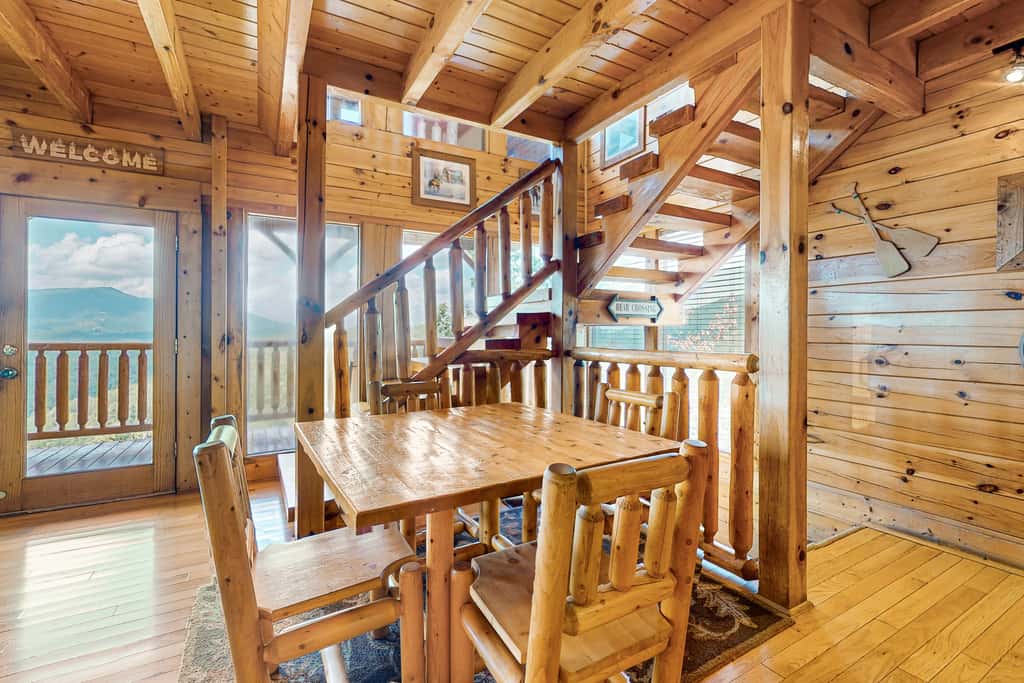 Spacious Family Friendly Getaway・Mtn View・Games