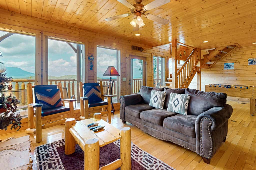Spacious Family Friendly Getaway・Mtn View・Games