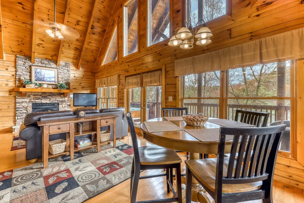Mountainside Log Cabin, Sleeps 4, Hot Tub, Game Room
