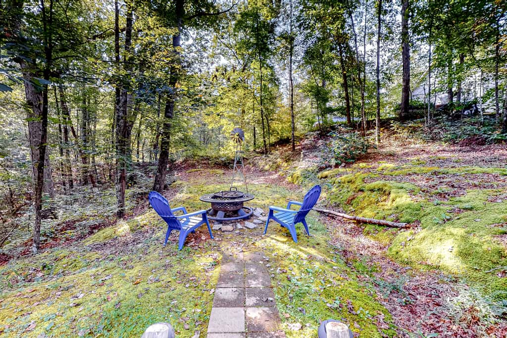 Homey Cabin W Hot Tub・2 Porches・Pool Table・Games