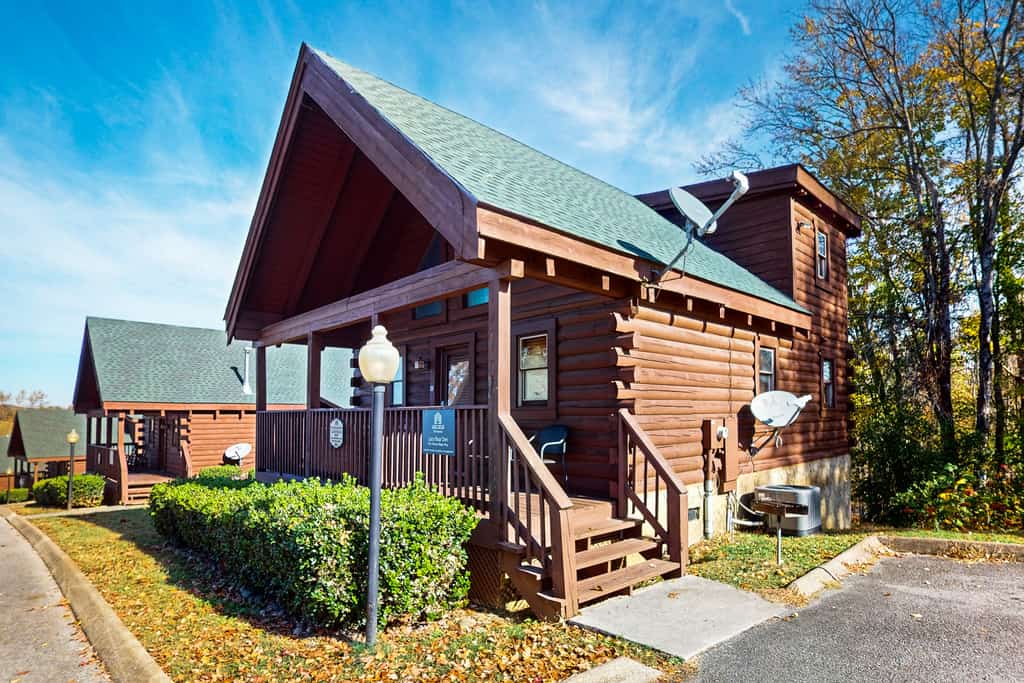 Adorable log cabin with front-back deck and hot tub
