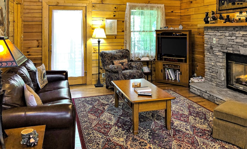 Welcome to our 1 bedroom, 1 bathroom cabin in Pigeon Forge, where a stacked-stone fireplace and private back porch set the scene for a quiet escape.
・King bed plus a jacuzzi in the bedroom
・Wood-burning fireplace and comfy living room seating
・Hot tub, rocking chairs, and outdoor furniture on the back porch
・2.2 miles from Ripley’s Aquarium of the Smokies and The Village Shops
Book your stay and enjoy a cozy cabin base with room to unwind.