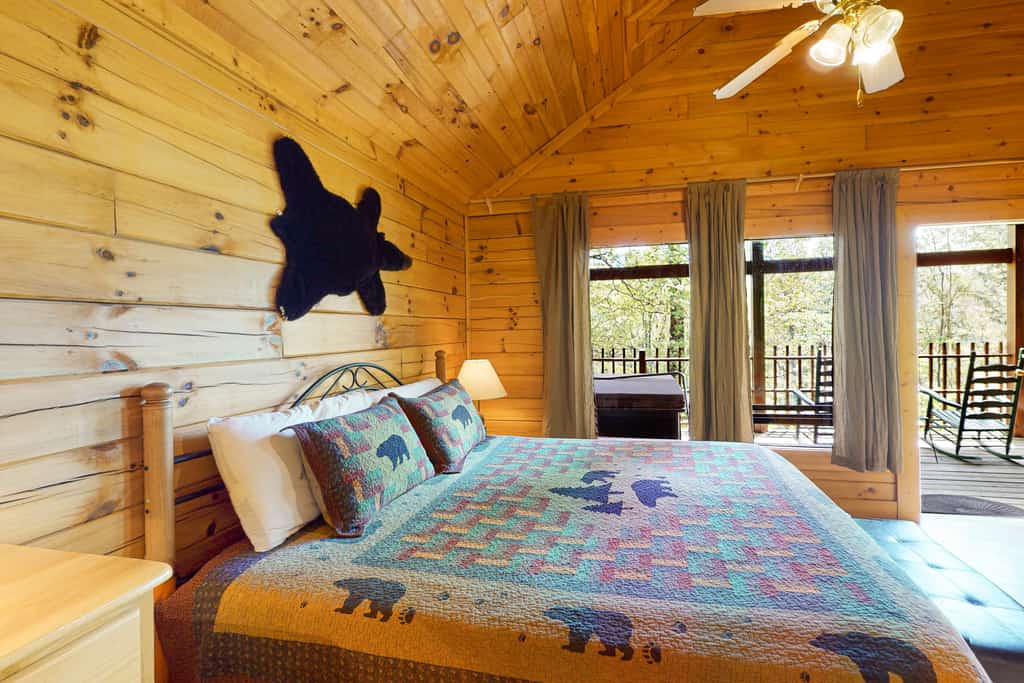 Welcome to our 1 bedroom, 1 bathroom cabin in Pigeon Forge, where a stacked-stone fireplace and private back porch set the scene for a quiet escape.

・King bed plus a jacuzzi in the bedroom
・Wood-burning fireplace and comfy living room seating
・Hot tub, rocking chairs, and outdoor furniture on the back porch
・2.2 miles from Ripley’s Aquarium of the Smokies and The Village Shops

Book your stay and enjoy a cozy cabin base with room to unwind.