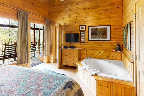 Welcome to our 1 bedroom, 1 bathroom cabin in Pigeon Forge, where a stacked-stone fireplace and private back porch set the scene for a quiet escape.
・King bed plus a jacuzzi in the bedroom
・Wood-burning fireplace and comfy living room seating
・Hot tub, rocking chairs, and outdoor furniture on the back porch
・2.2 miles from Ripley’s Aquarium of the Smokies and The Village Shops
Book your stay and enjoy a cozy cabin base with room to unwind.