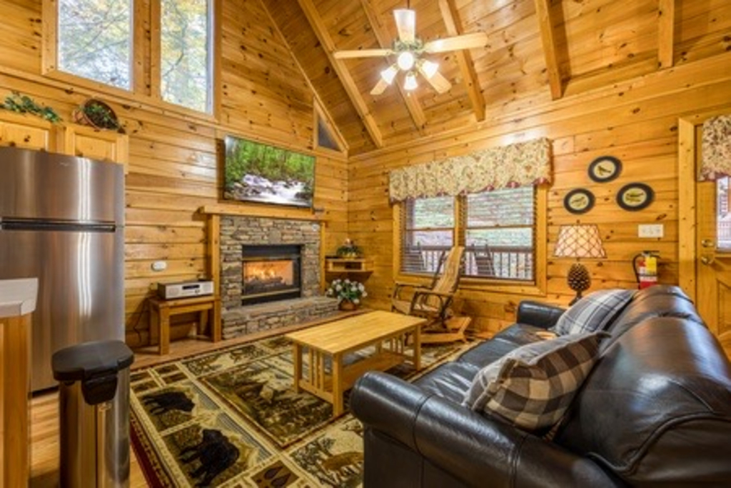 Two Full Porches, Private Hot Tub, Pool Table