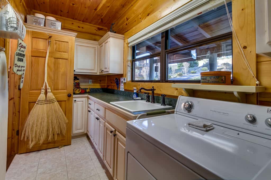 Mtn Getaway, Sleeps 12・Spectacular Views・Hot Tub